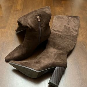Women tall boots with side zipper! Size 8 color Chocolate Brown
